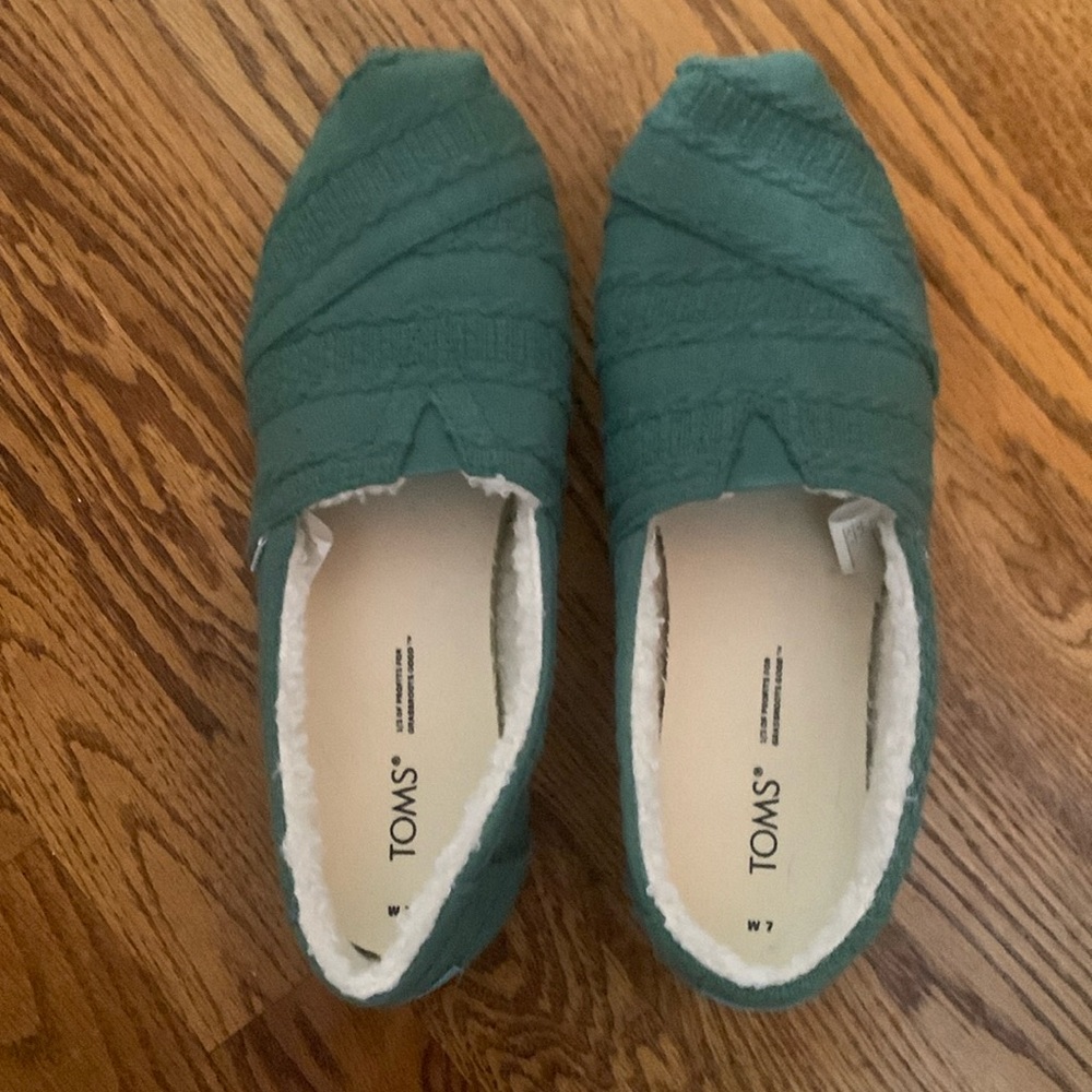 NWOT - Tom’s size 7